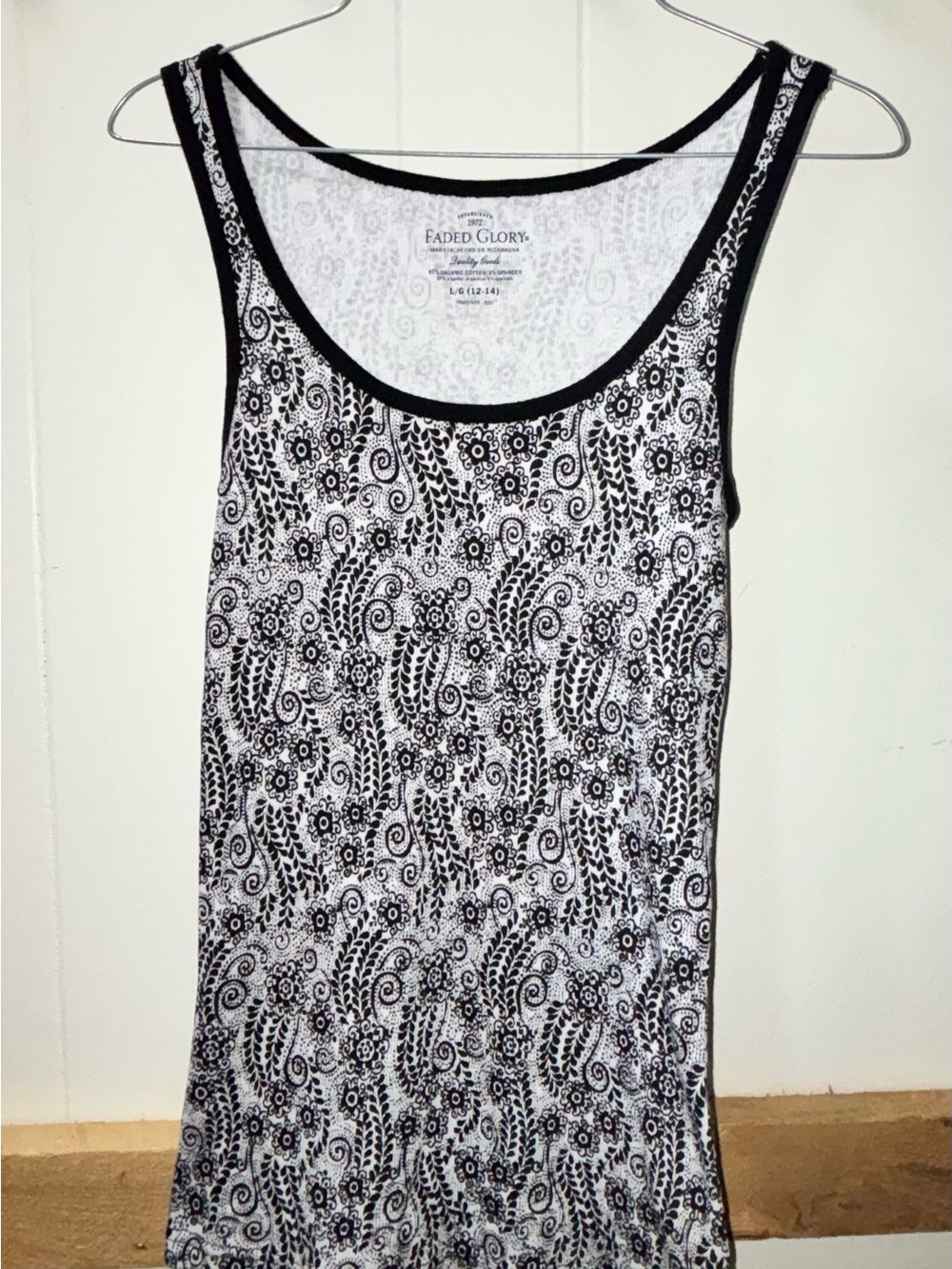 Faded Glory Black & White Paisley Scoop Neck Tank
